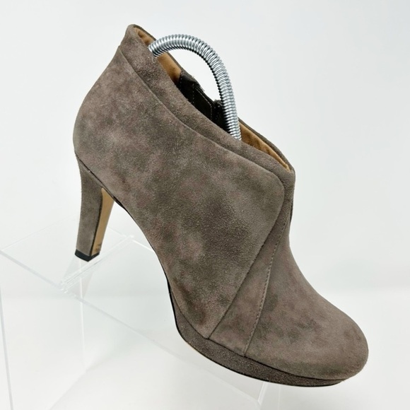 Clarks Artisan Kently Lala Dark Taupe Gray Suede Heel Booties Heels Size 9.5 - Picture 1 of 11